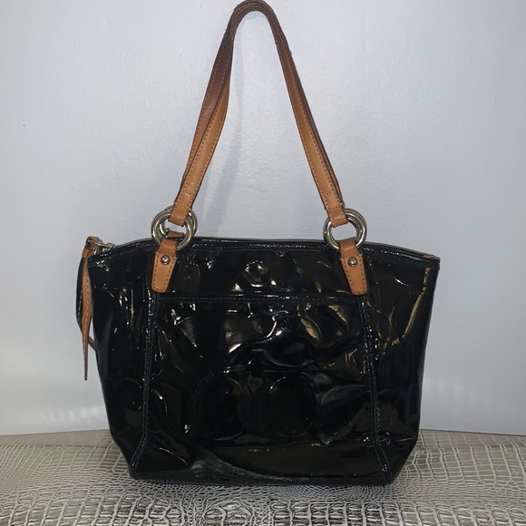Coach satchel small/med size 2 out pockets, zip closure - Picture 3 of 12
